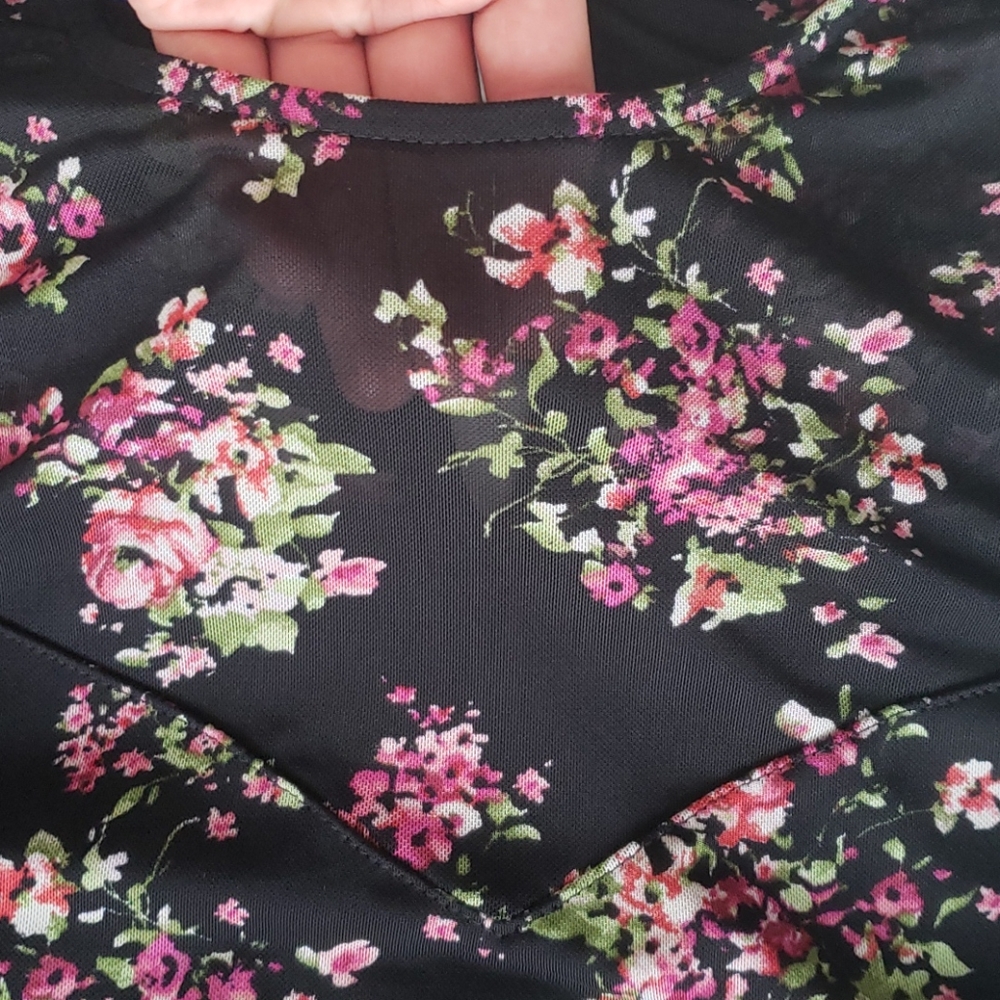 🖤 3/$15 APT 9 Floral NWT Top, Size M